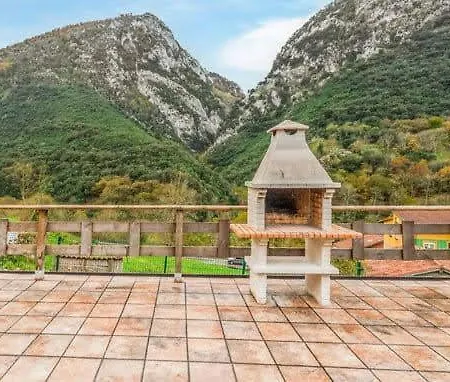 Casa Enacantadora Con Terraza Y Barbacoa Y Vista Espectacular En Trescares Junto A Ruta De El Cares Y Picos De Europa *